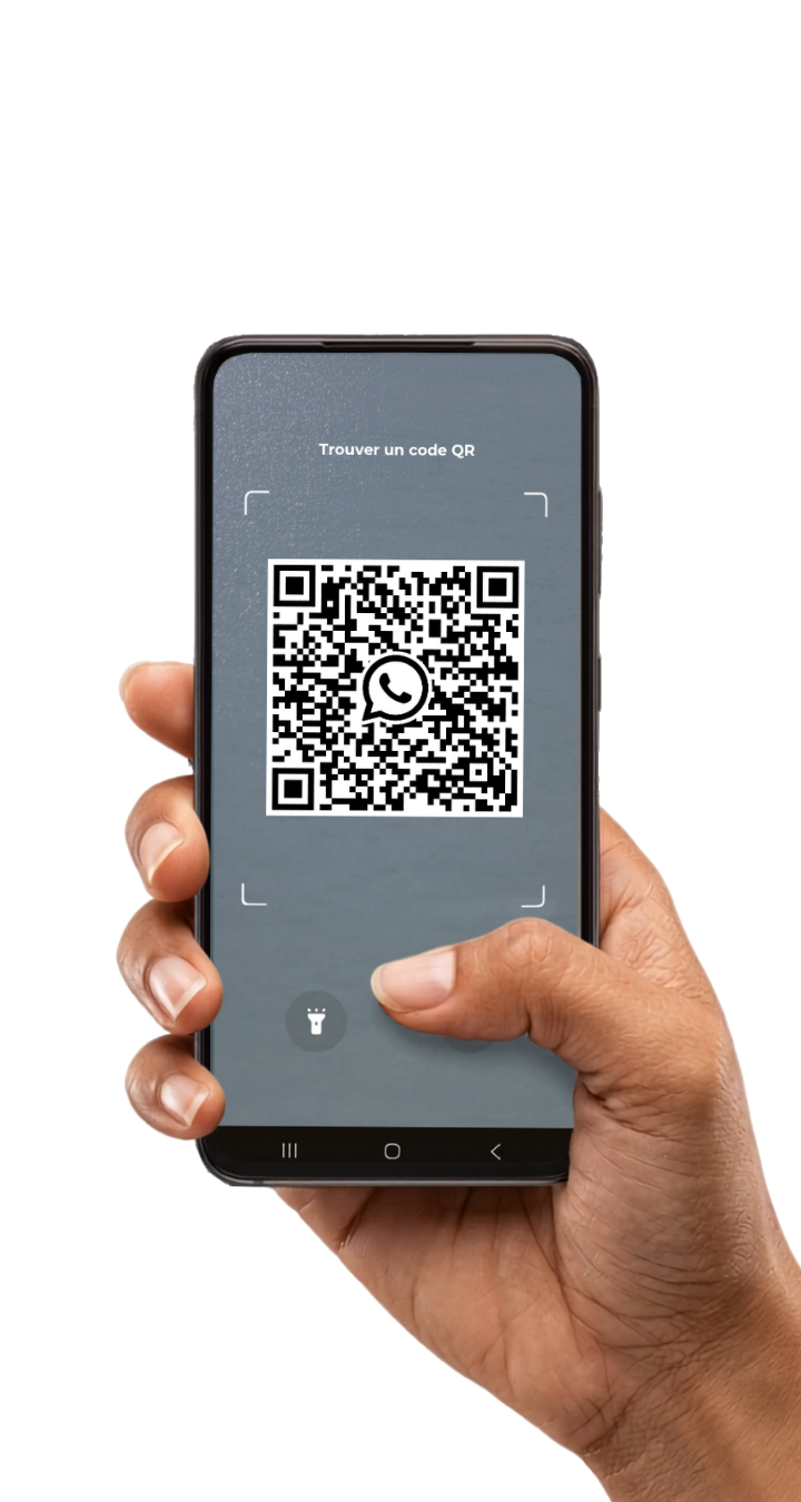 Main scannant le QR code WhatsApp Ingesta